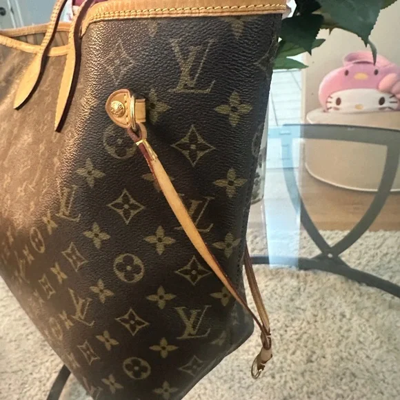 ❌SOLD❌AUTHENTIC Louis Vuitton Monogram Canvas with Gold Hardware - Picture 9 of 16